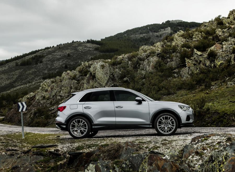  Audi Q3 Advanced 2018 года  (WW) (фото 11 из 46)
